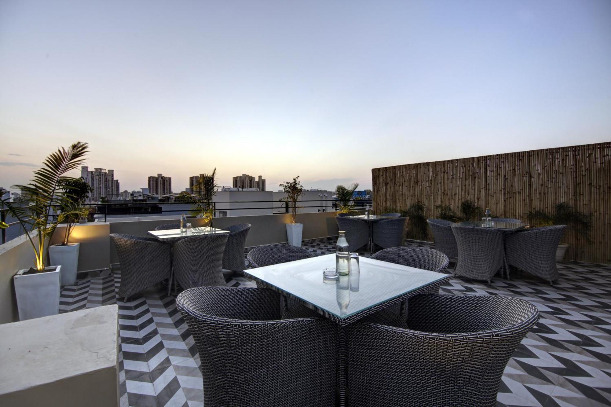 Saltstayz Select - Golf Course Road Гургаон Экстерьер фото