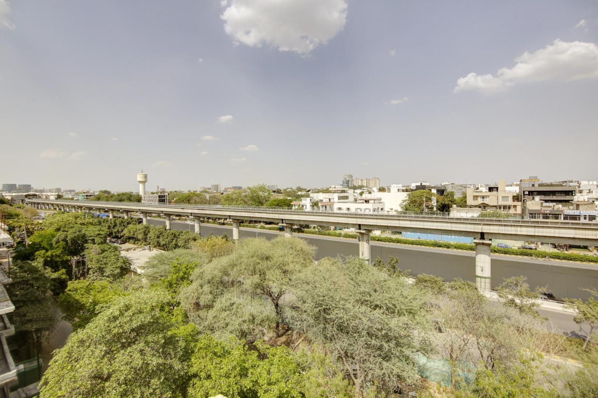 Saltstayz Select - Golf Course Road Гургаон Экстерьер фото